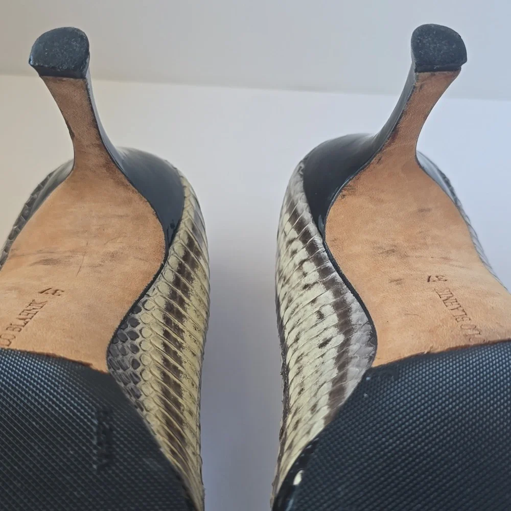 Manolo Blahnik Black Snakeskin Patent Leather Heels Pumps - Picture 15 of 16